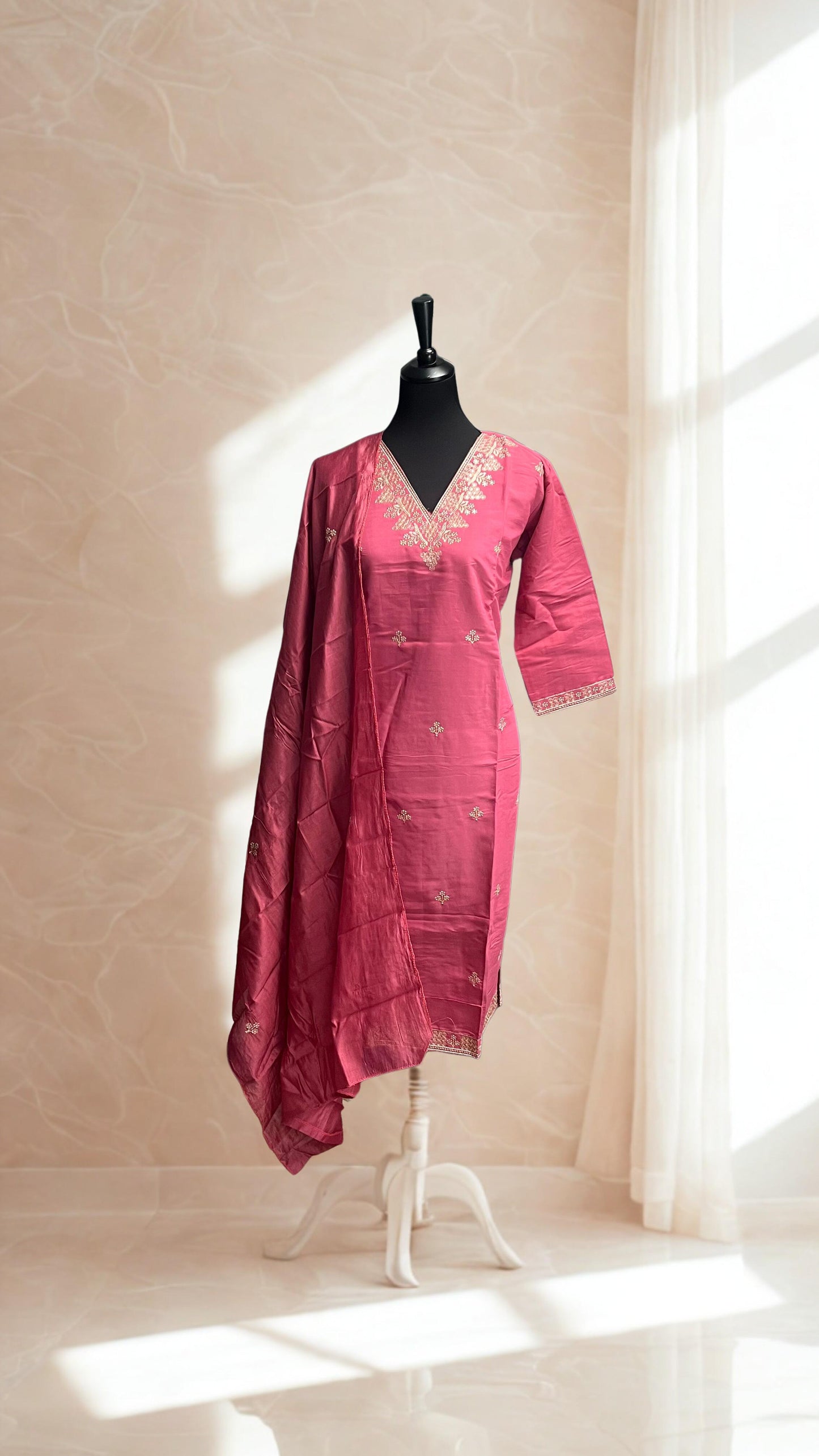 Salwar Rose Élégance